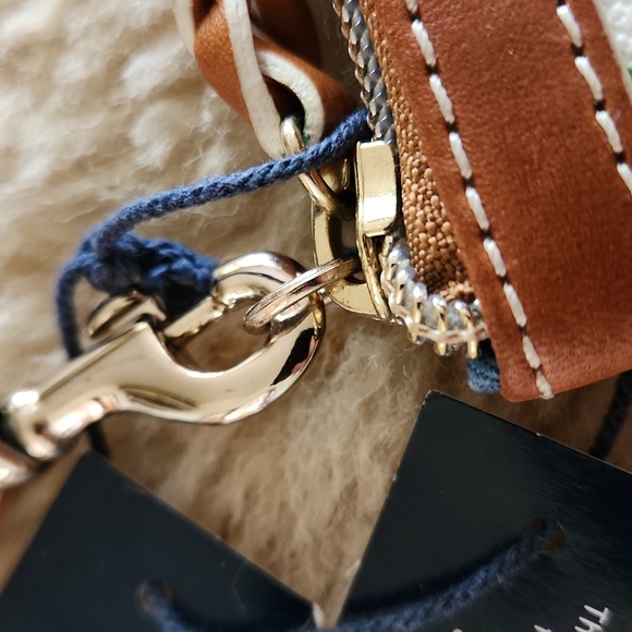 NWT Dooney & Bourke Daffodil White Leather Wristlet Wallet π€πΌπ - Picture 6 of 16